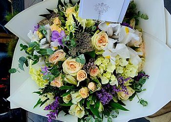 Burbank Florists De Vaze Flowers