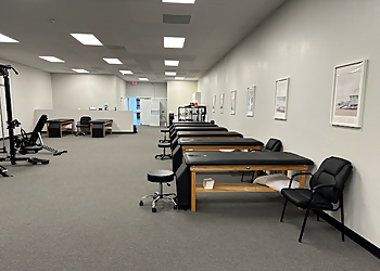 Dean Loomis, PT, DPT - PACIFICPRO PHYSICAL THERAPY & SPORTS MEDICINE - Ontario, CA Physical Therapists - Treatment Room Image