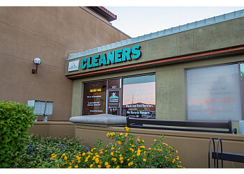 Deluxe Cleaners & Alterations 