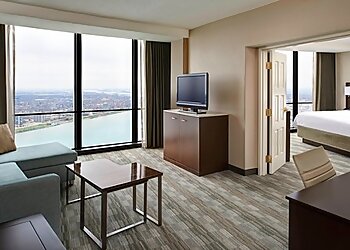 Detroit Hotels Detroit Marriott at the Renaissance Center