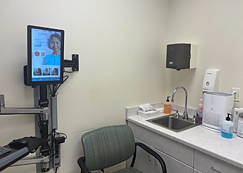 Salinas Urgent Care Clinics Doctors on Duty