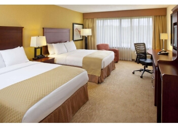 DoubleTree by Hilton Hotel Fayetteville - Fayetteville, NC Hotels - Hotel Room Image