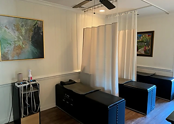 Greensboro Chiropractors Dr. Aaron M. Williams, DC - WILLIAMS CHIROPRACTIC & DECOMPRESSION CENTER, P.C.