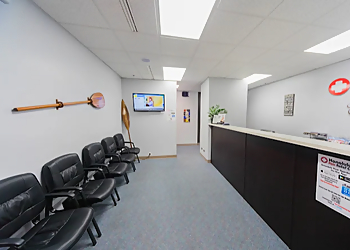 Honolulu Chiropractors Dr. Damian Smith, DC - HONOLULU PAIN RELIEF CENTER