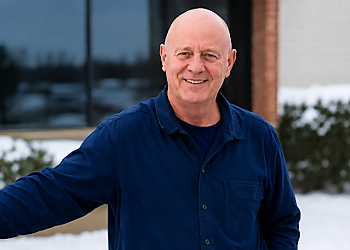 Dr. Douglas Farnsworth, DC - THE JOINT CHIROPRACTIC Dr. Douglas Farnsworth, DC - Salt Lake City, UT Chiropractors - Doctor Portrait Image
