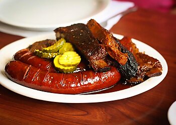 Dr. Hogly Wogly's Tyler Texas BBQ Los Angeles Barbecue Restaurants image 1