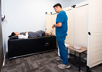Dr. Jae ho Roh, DC - Sunnyvale, CA Chiropractors - Doctor With Patient Image