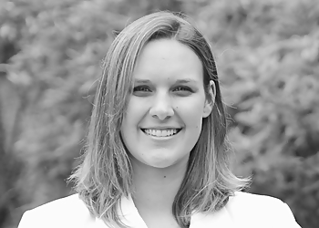 Dr. Lauren Gomes, DC - Sterling Heights, MI Chiropractors - Doctor Portrait Image