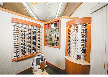 Oxnard Pediatric Optometrists Lisa L. Knapp, OD - FAMILY OPTOMETRIC GROUP