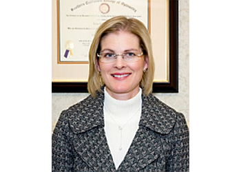 Dr. Lisa L. Knapp, OD - FAMILY OPTOMETRIC GROUP Oxnard Pediatric Optometrists