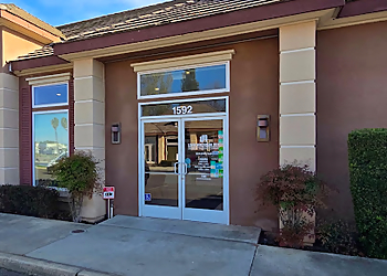 Lovik Mirzaeian, DDS - Clovis, CA Cosmetic Dentists - Clinic Exterior Image