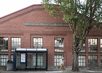 Portland Chiropractors Dr. Peter Wilkes, DC - LAURELHURST CHIROPRACTIC