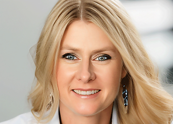 Dr. Rebbeca Lahann, Psy.D. - Gilbert, AZ Psychologists - Doctor Portrait Image