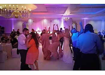 Akron Djs Drop the Mic Entertainment