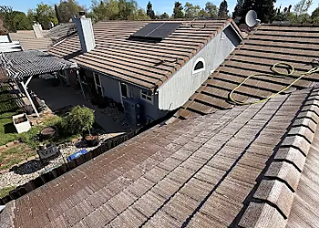 EXT Cleaning LLC - Elk Grove, CA Gutter Cleaners - Residential Service Image