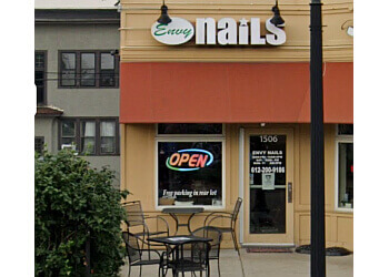 Envy Nails Uptown and Spa - Minneapolis, MN Nail Salons