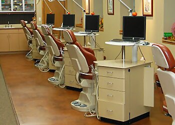 Chicago Orthodontists Eric M. Barnes, DDS - BRACES BY BARNES