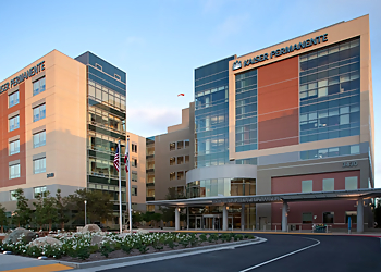 Anaheim Neurosurgeons Eric Scott Stiner, MD - KAISER PERMANENTE ANAHEIM