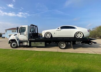 Eriker Towing Services - Grand Prairie, TX Towing Companies - Outdoor Work Image