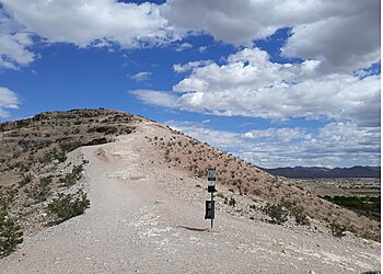 Las Vegas Hiking Trails Exploration Peak Park