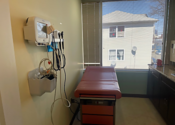 Family MD Urgent Care - Newark, NJ Urgent Care Clinics - Treatment Room Image