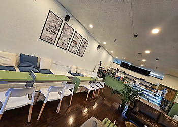 Fluffy Donut Cafe & Bagels - Bellevue, WA Bagel Shops - Restaurant Interior Image