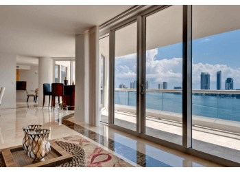 Fort Lauderdale window cleaner Glass Gleamers