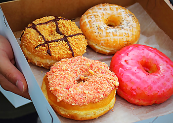 Glaze'n Daze Donuts Providence Donut Shops image 1