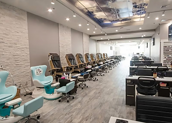 Glossy Nails Manchester - Manchester, NH Nail Salons - Salon Interior Image