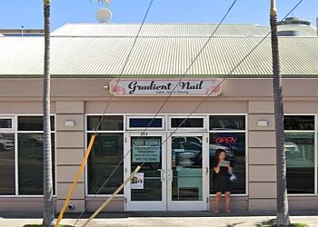 Honolulu Nail Salons Gradient Nail