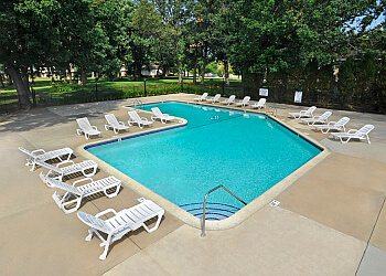 Great Oaks Apartments - Rockford, IL Apartments For Rent - Building Exterior Image