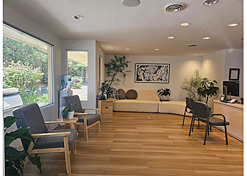 Guozhen (Ken) Liu, MD - Bellevue, WA Primary Care Physicians - Waiting Room