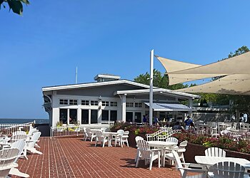 Milwaukee Seafood Restaurants Harbor House