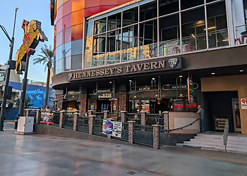 Las Vegas Pubs Hennessey's Tavern