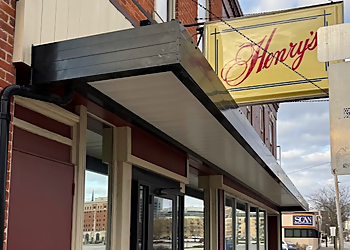 Henry's Restaurant - Fort Wayne, IN American Restaurants - Restaurant Entrance Image