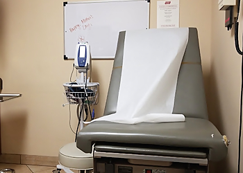 High Desert Medical Group & Heritage Health Care - Lancaster, CA Urgent Care Clinics - Treatment Room Image