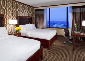 Hilton Alexandria Mark Center - Alexandria, VA Hotels - Hotel Room Image