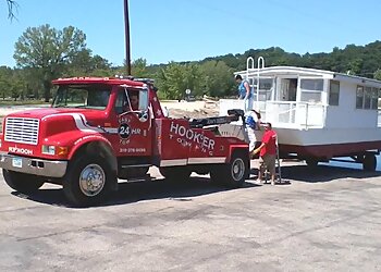 Hooker Towing Cedar Rapids Towing Companies image 1