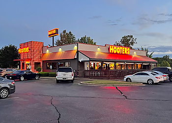 Memphis Sports Bars Hooters Memphis