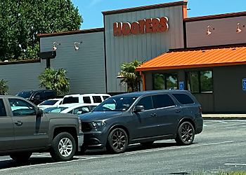 Norfolk Sports Bars Hooters Norfolk