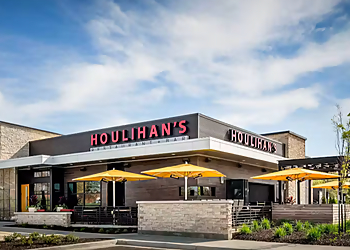 Houlihan's - Overland Park, KS American Restaurants - Restaurant Entrance Image