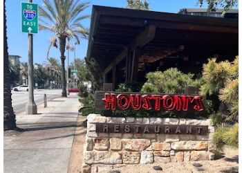 Houston's in Pasadena - ThreeBestRated.com