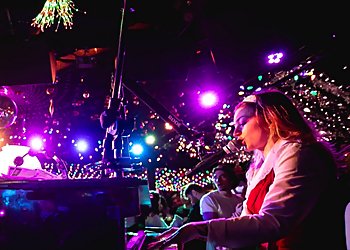 San Antonio Night Clubs Howl at the Moon