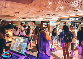 Huntington Beach Night Clubs Hurricanes Bar & Grill