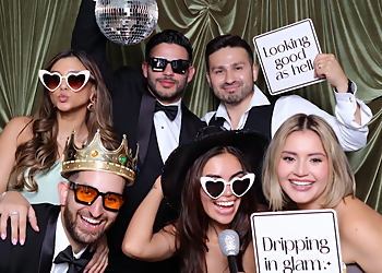 Illuminate Photo Booths - Chula Vista, CA Photo Booth Companies - Selfie Spot