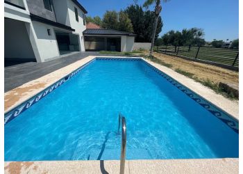 Swimming Pool Repair Service