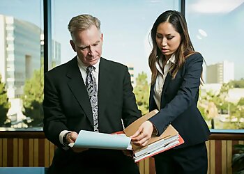 Santa Ana Personal Injury Lawyers J. Derek Pakiz, ESQ. - THE REEVES LAW GROUP