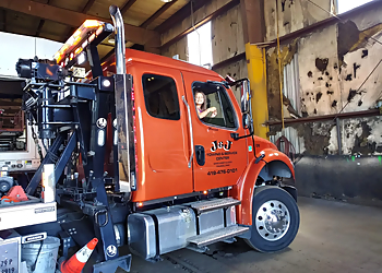 Toledo Towing Companies J&J Towing & Service Center