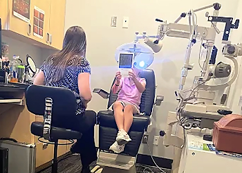Jennifer Bodley, OD - Tucson, AZ Eye Doctors - Doctor Working Image
