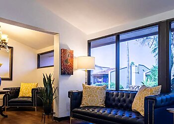 Tempe Plastic Surgeon Jennifer Boll, MD